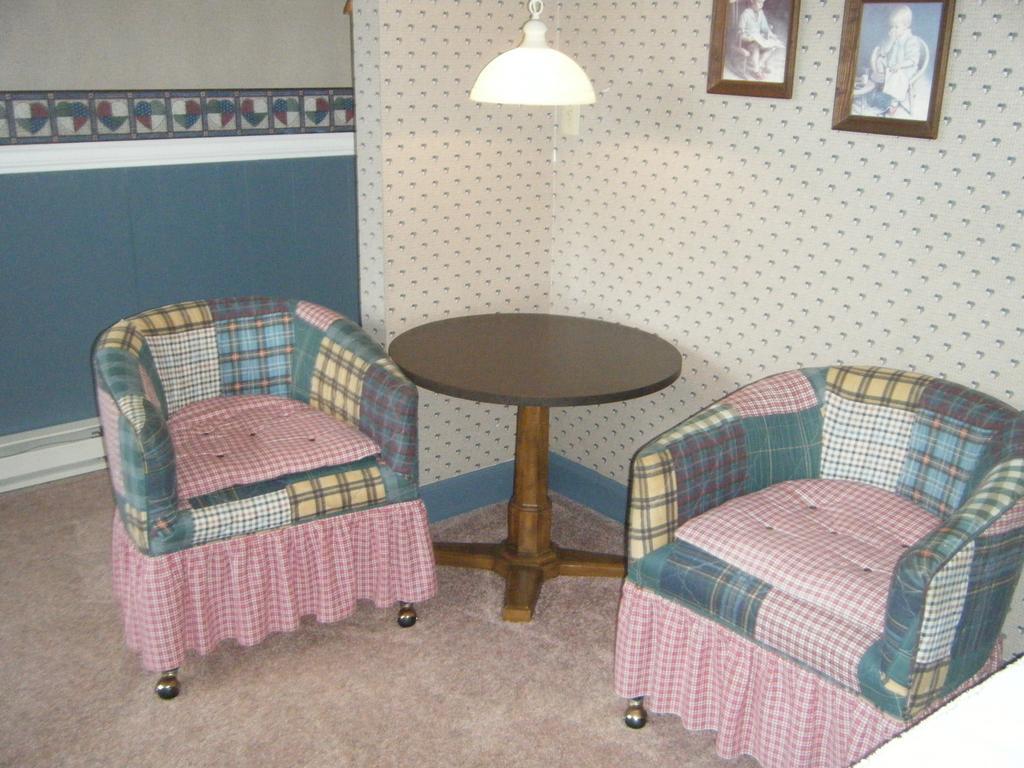 Boardwalk Inn Saint Ignace Cameră foto